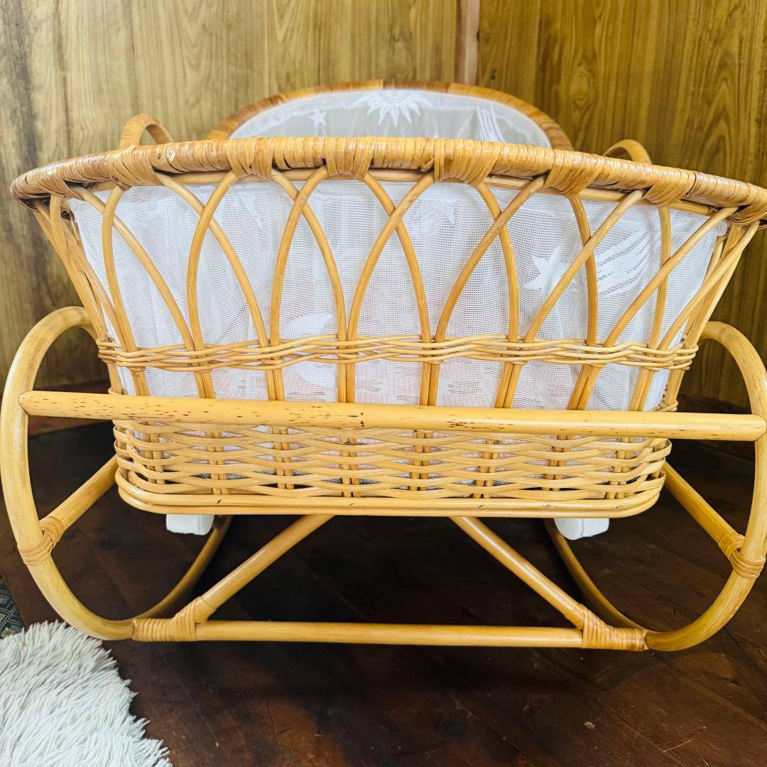 ラタン　籐　レース　ベビーベッド　ベビー家具　キャスター付き　　防水マット付き