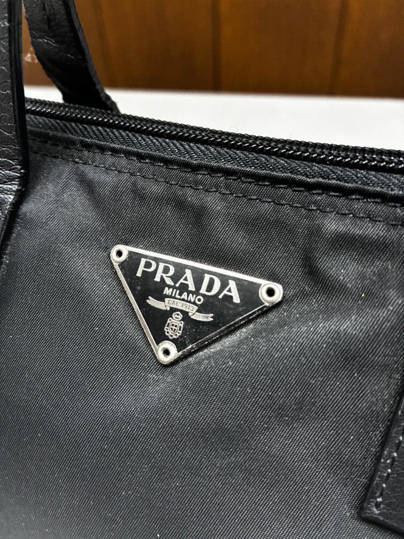 PRADA ブラック ハンドバッグ