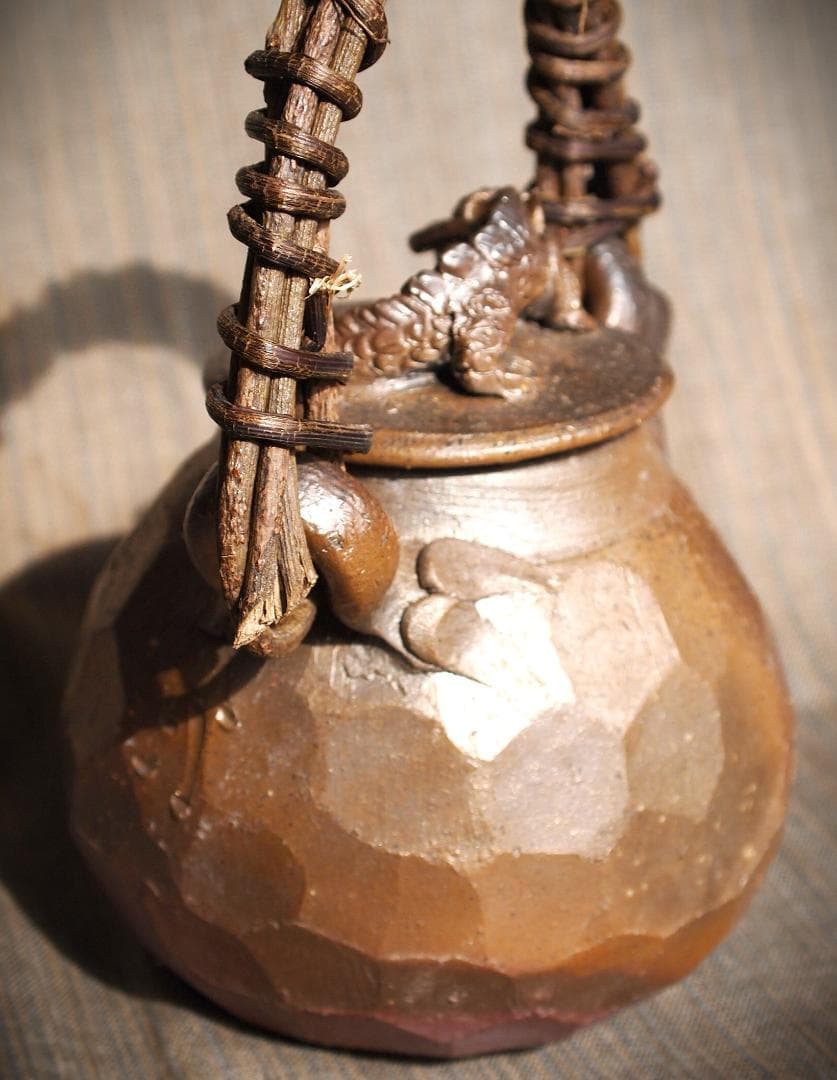 新品★竹内靖之【師：山本陶秀】★☆備前龍摘み籐手付き面取り土瓶