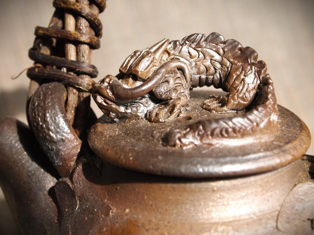 新品★竹内靖之【師：山本陶秀】★☆備前龍摘み籐手付き面取り土瓶