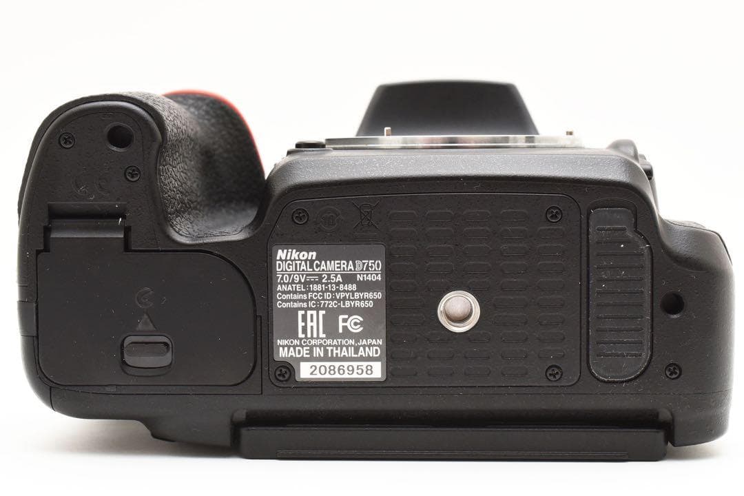 美品　Nikon D750 ダブルズームセット　Wi-Fi搭載　デジタル一眼レフ
