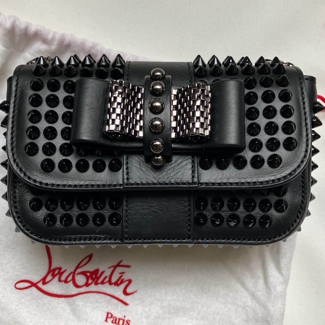 美品クリスチャンルブタン スイートチャリティ レザースタッズショルダーバッグ
