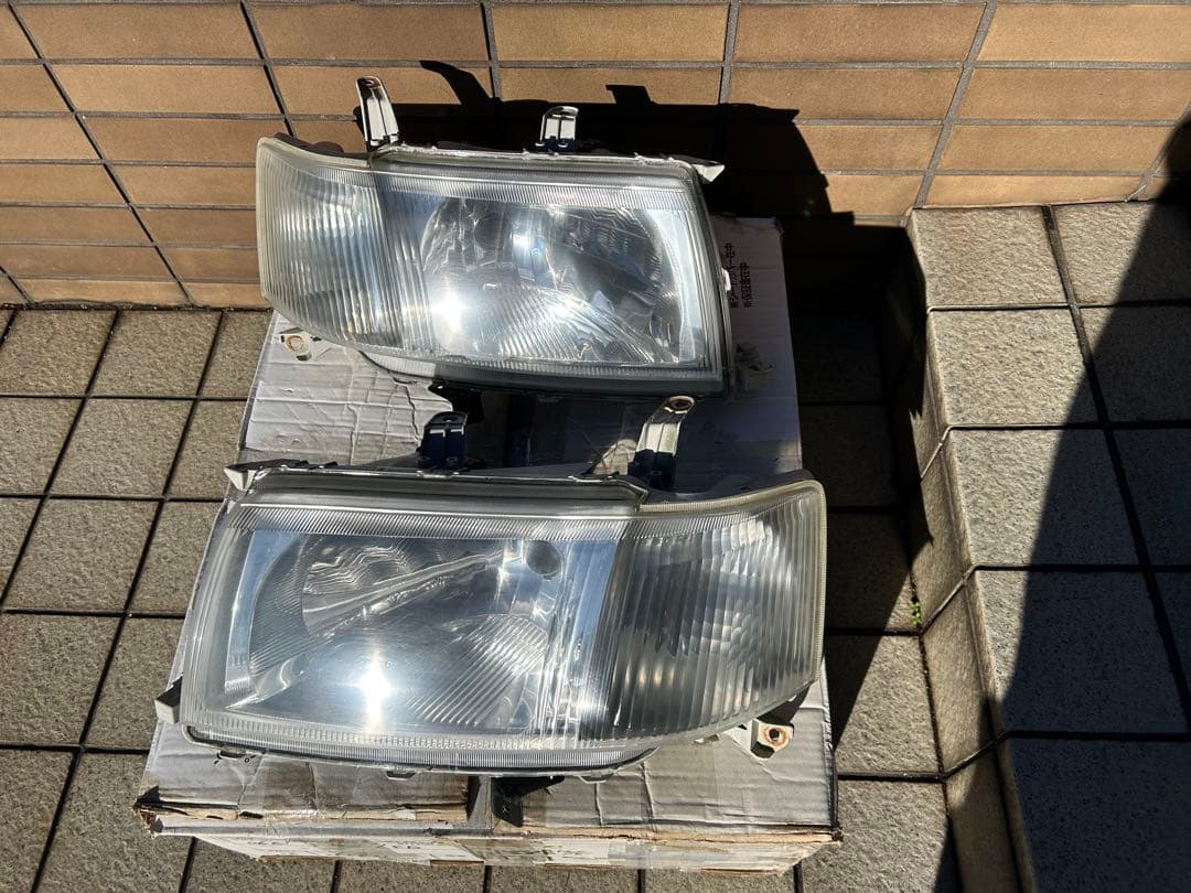 トヨタTOYOTAプロボックス　ヘッドライト