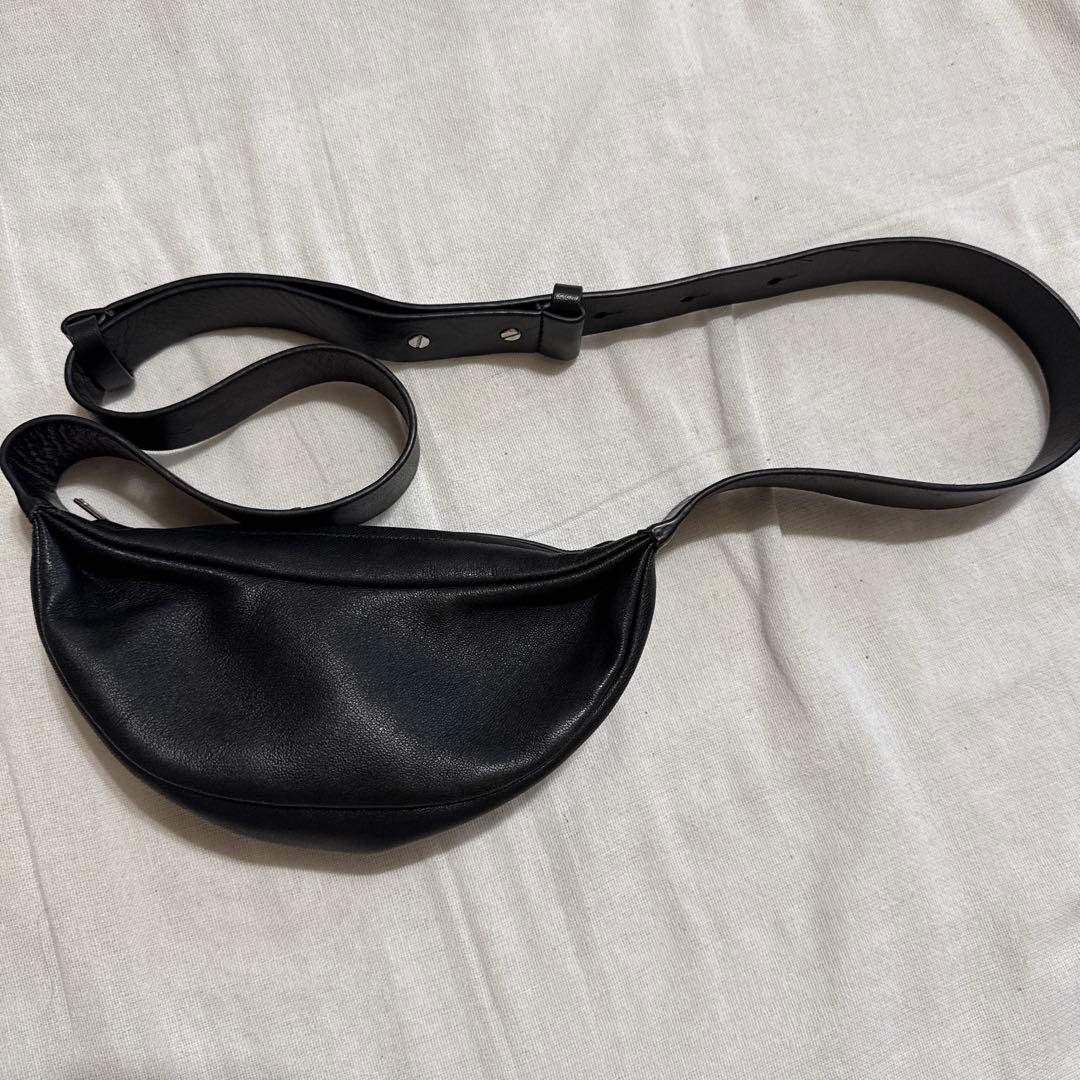 COS スイングマイクロクロスボディーバッグ-レザー