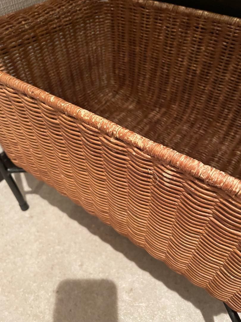 ★ Akari ★ WALLABY BASKET STAND Black