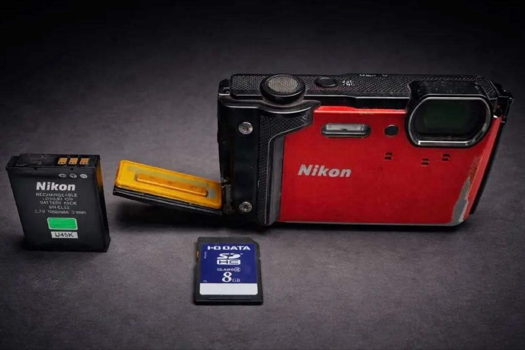 Nikon コンパクトデジタルカメラ レッド