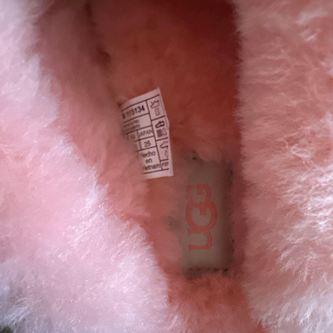 UGG ピンクのムートンサンダル　未使用　サイズ39 25cm