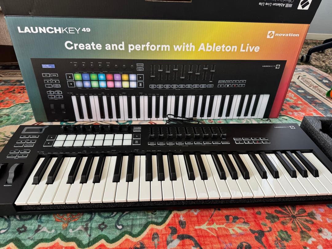 Novation Launchkey 49 MK3 MIDIキーボード