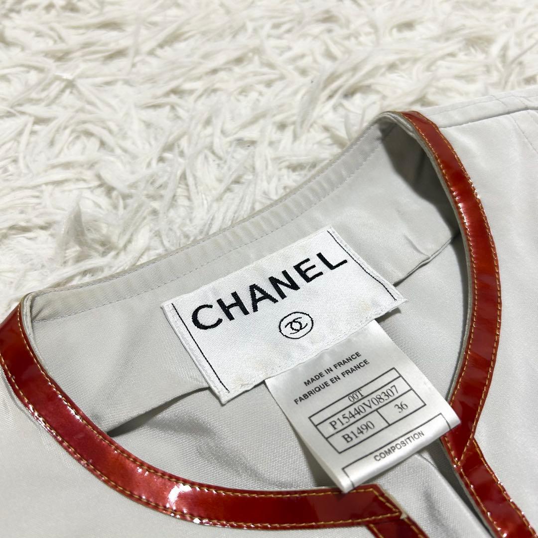 13429 CHANEL パテントレザーパイピングノーカラージャケット