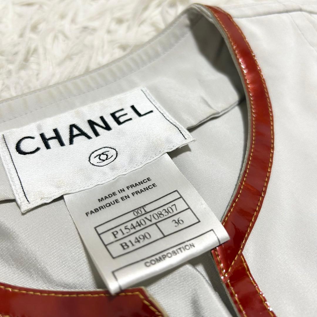 13429 CHANEL パテントレザーパイピングノーカラージャケット