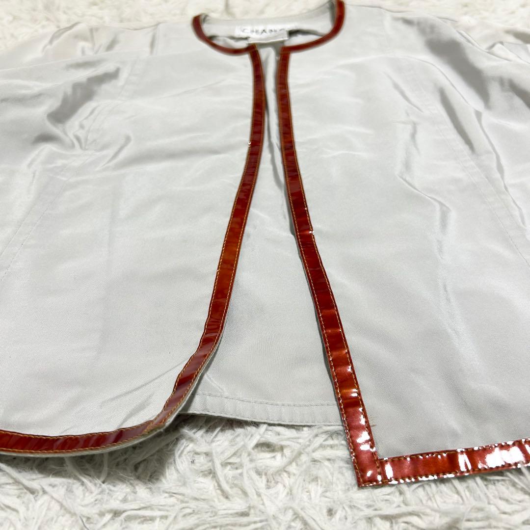 13429 CHANEL パテントレザーパイピングノーカラージャケット