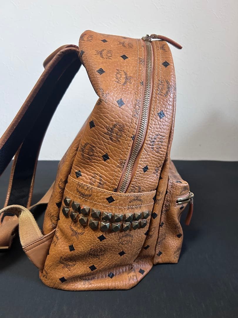 MCM スタッズ付き キャメル リュック Lサイズ