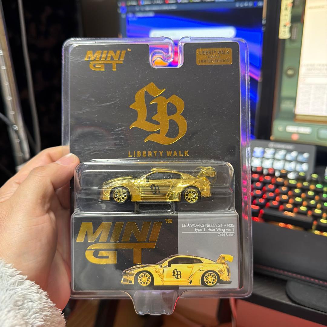 MINI GT LB★WORKS Nissan GT-R R35 ゴールド