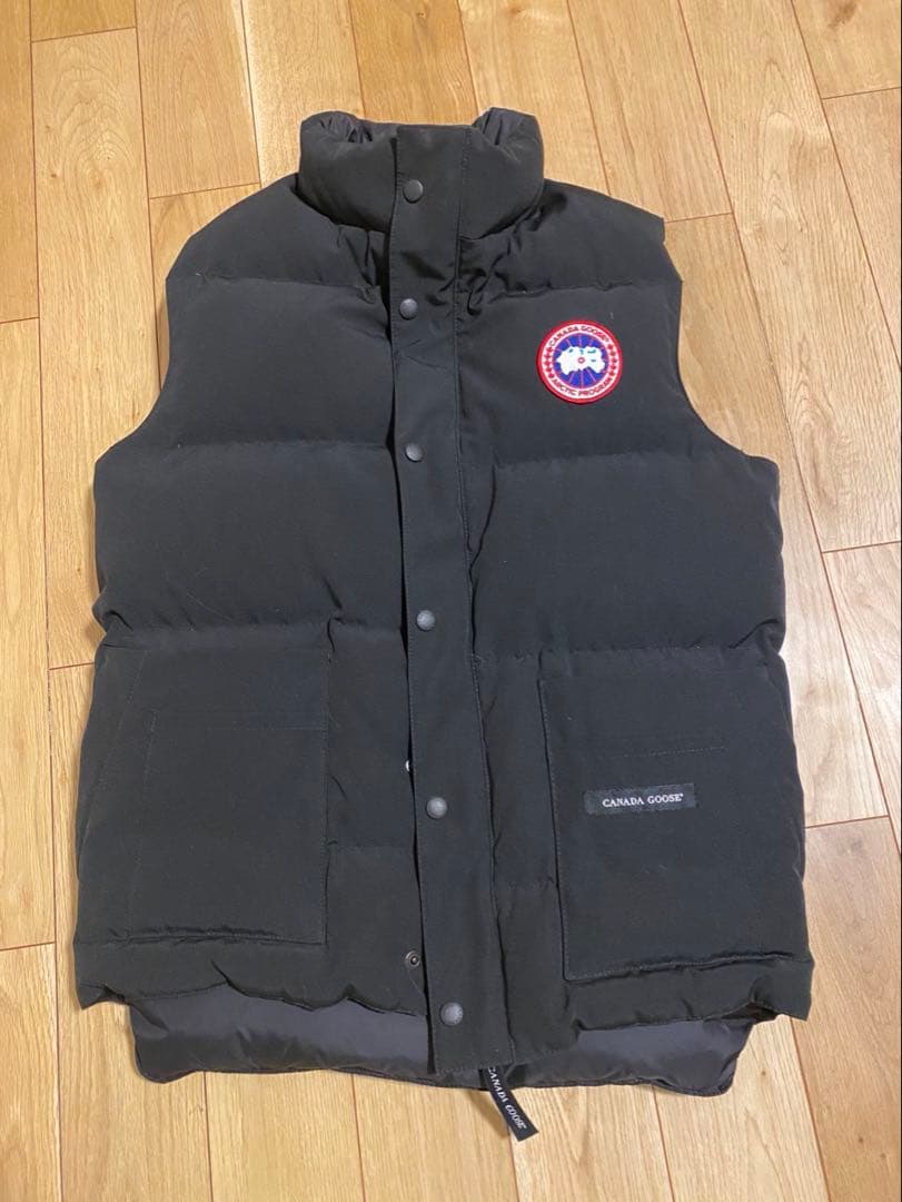 ピ*ロ様 美品　カナダグース　ダウンベスト　黒