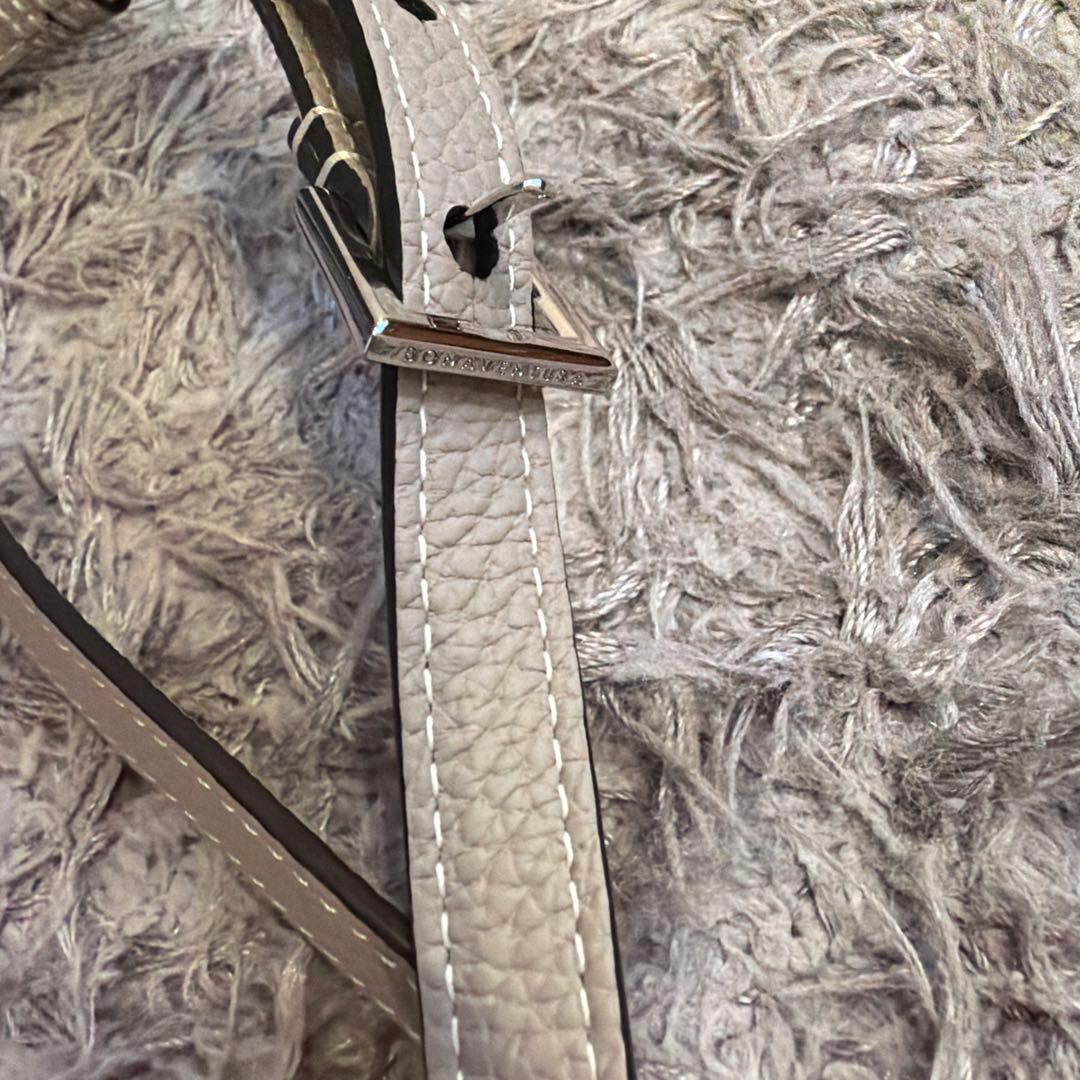 美品　ボナベンチュラ iPhone 15 Pro ケース ストラップ