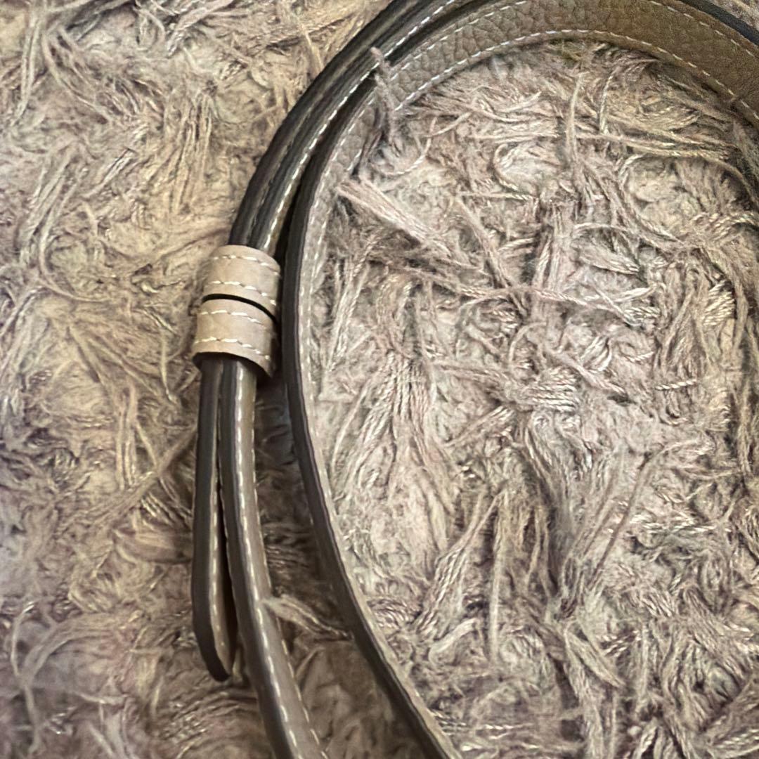 美品　ボナベンチュラ iPhone 15 Pro ケース ストラップ