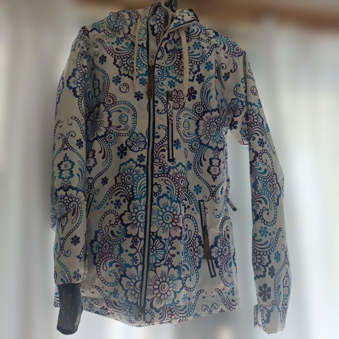 スノーボード　スキー　ウェア　 花柄ジャケットとパンツ　　上下セット