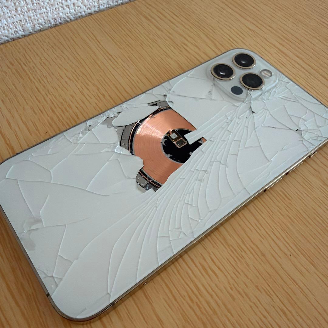 iPhone 12 Pro ホワイト 背面破損