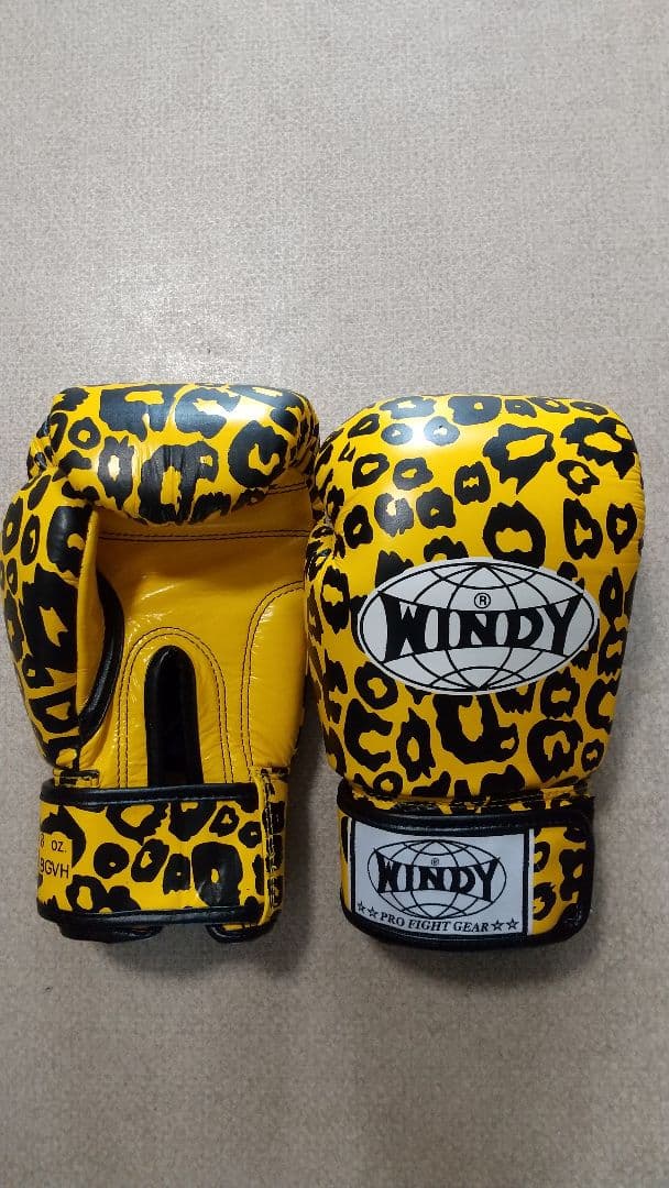 本革製WINDYボクシンググローブ 8oz 黄色＆黒 ヒョウ柄 新品