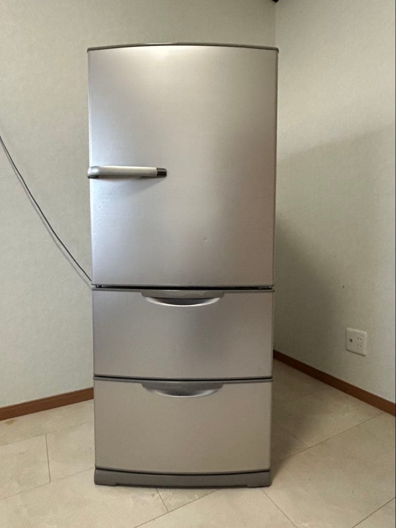 AQUA 自動製氷機付冷凍冷蔵庫 272Lたのめる便金額になってます。まだ新しい