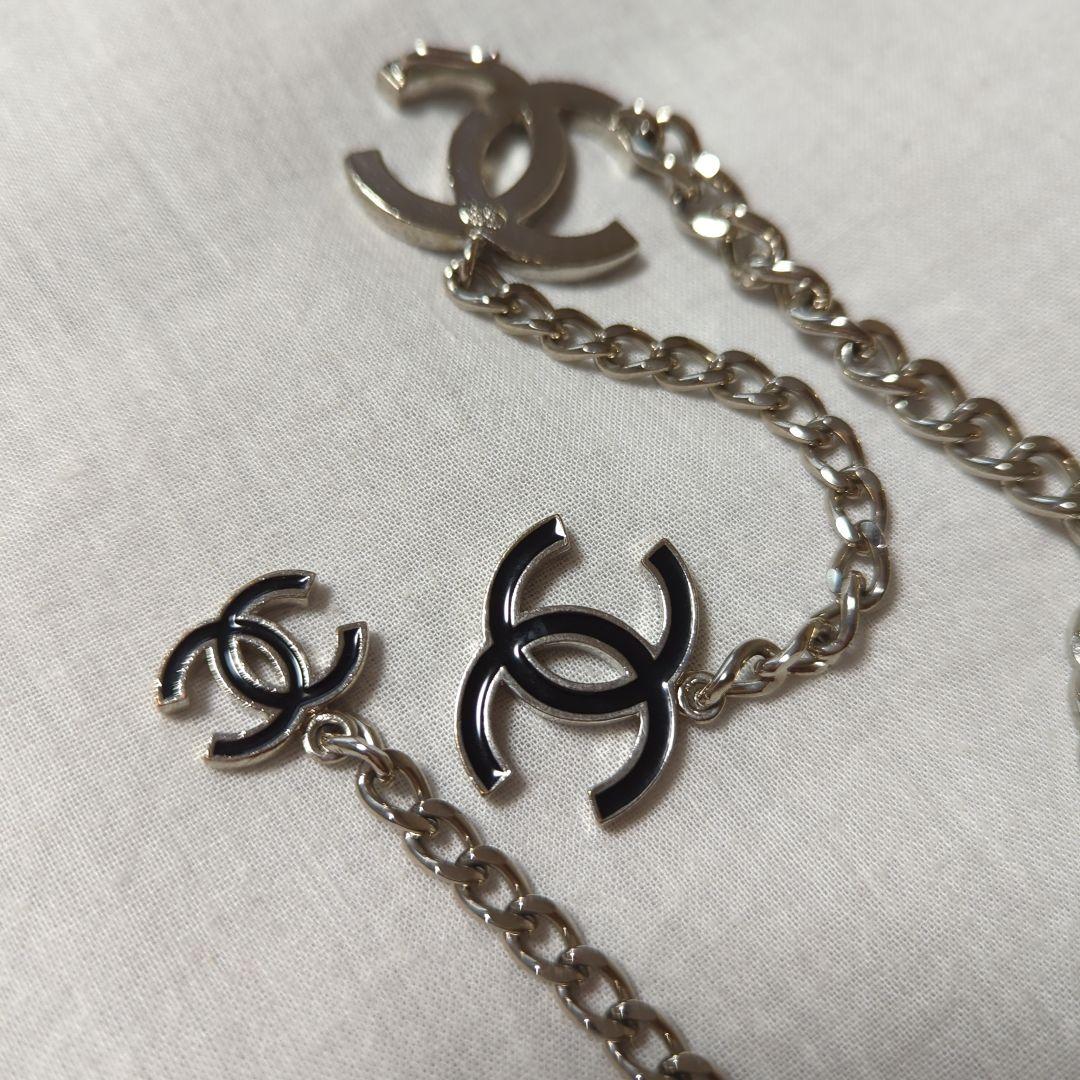 CHANEL メタルチェーンベルト ロゴチャーム付き
