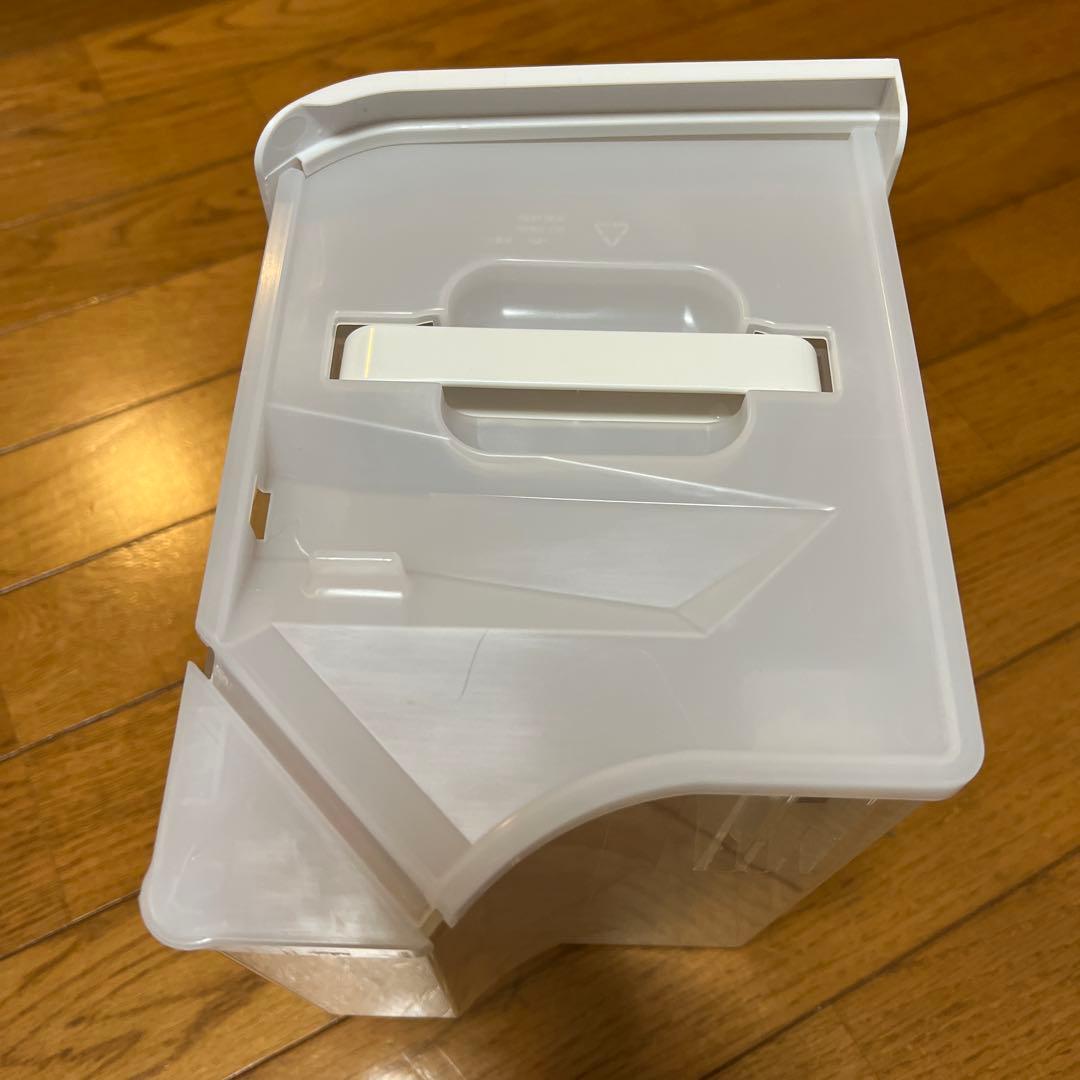 シャープ プラズマクラスター CV-L180-W 衣類乾燥除湿機　排水口蓋新品‼️