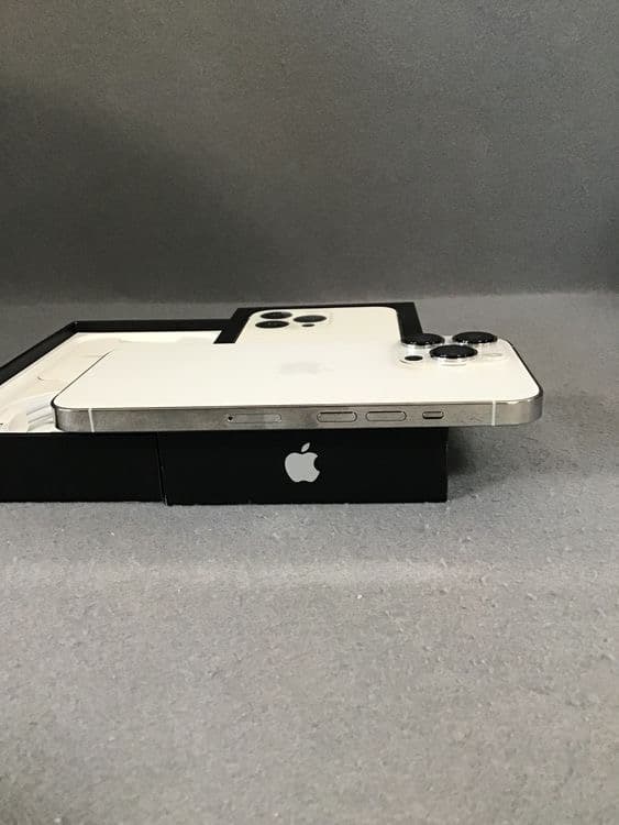 美品 Appleストア版 SIMフリー iPhone13 Pro 256GB