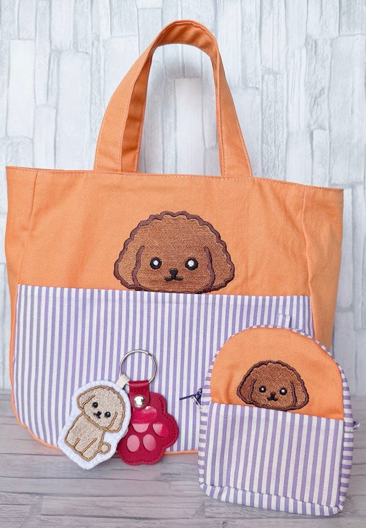 専用　ハンドメイド　刺繍　チワワ　ミニリュック型ポーチ　ひょっこりトートバッグ