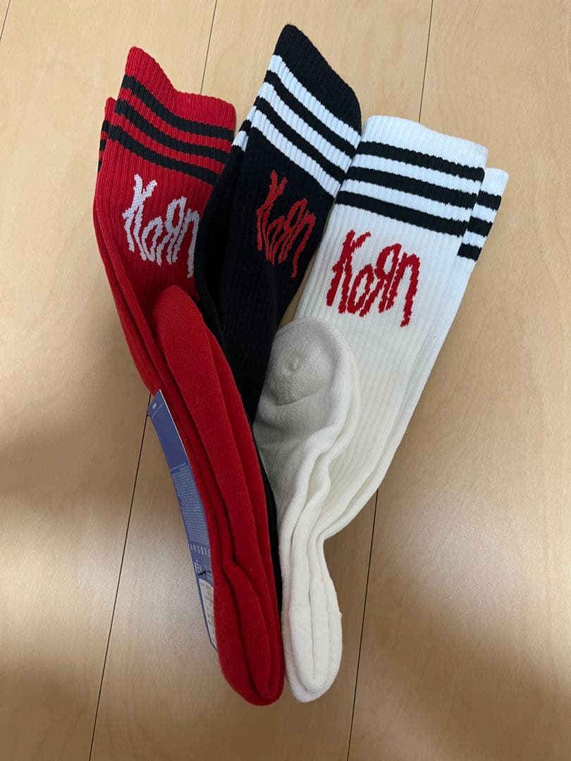Korn ロゴ入り adidas ソックス 3色セット
