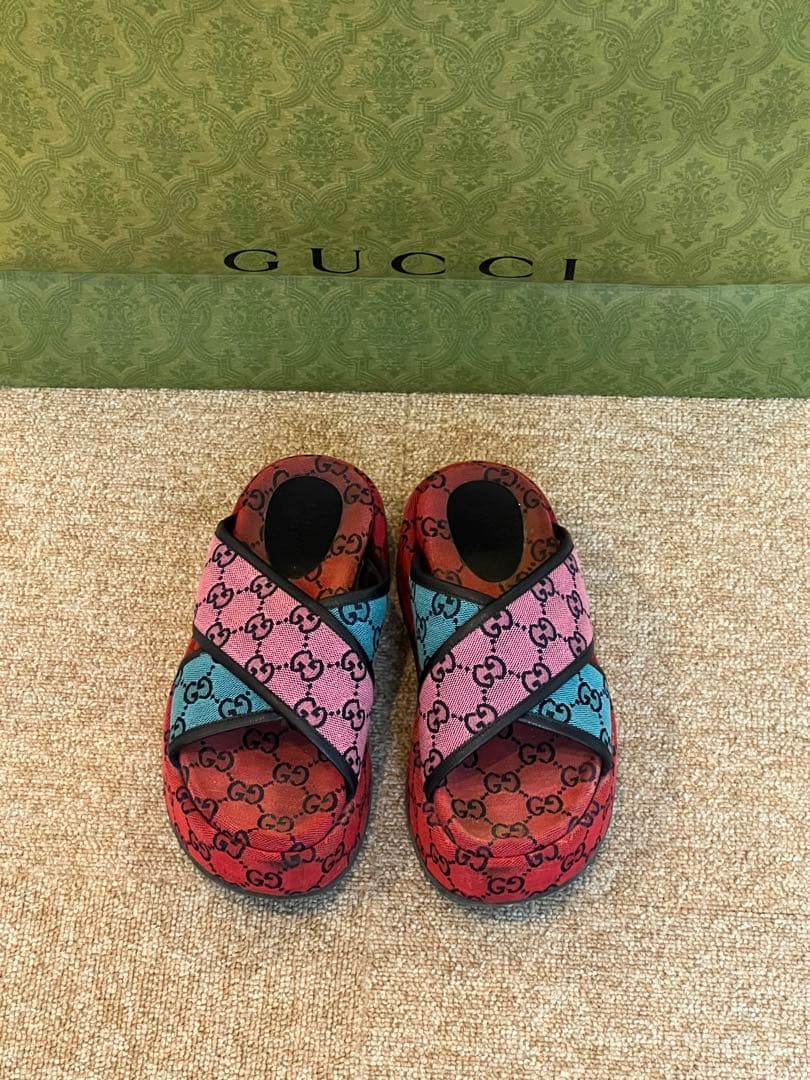 GUCCI グッチ　ロゴ　厚底サンダル 36.5