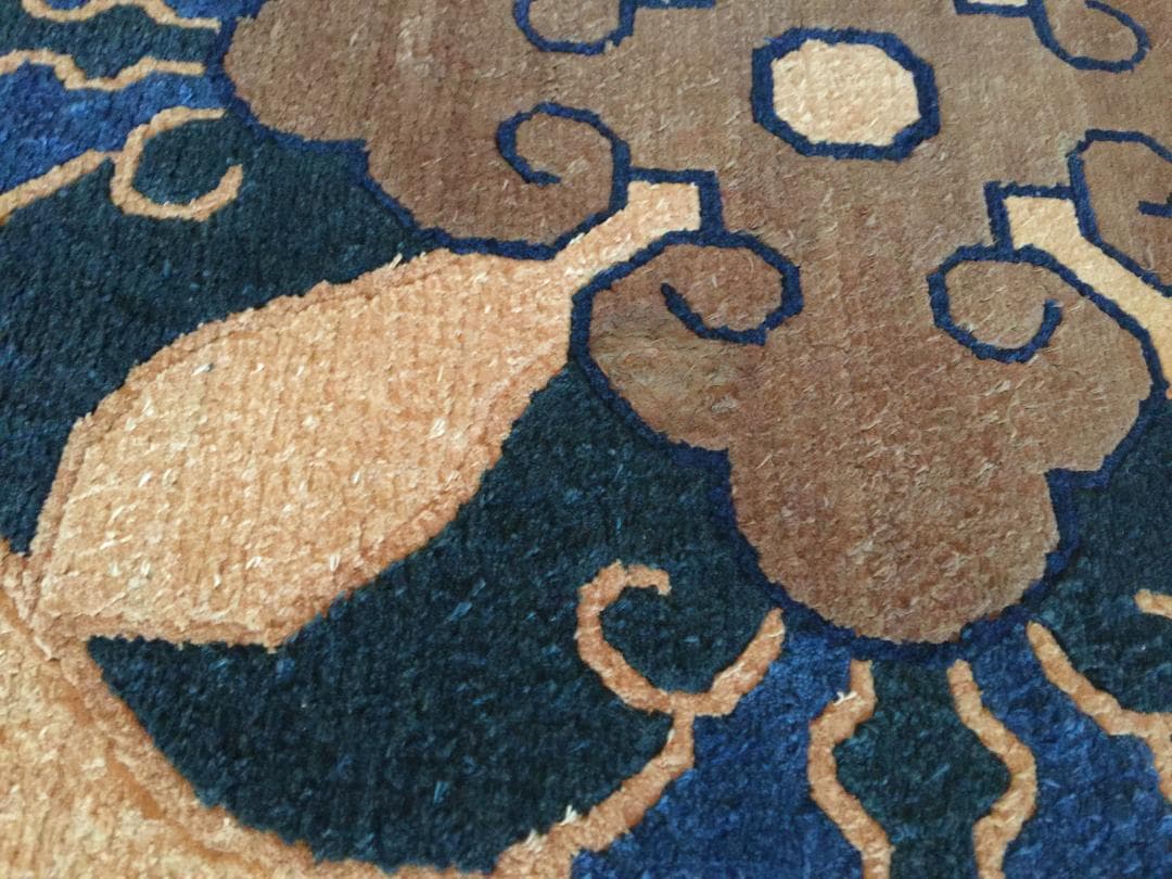 鍋島 段通 蟹牡丹 95cm × 191cm (京間の一畳分)