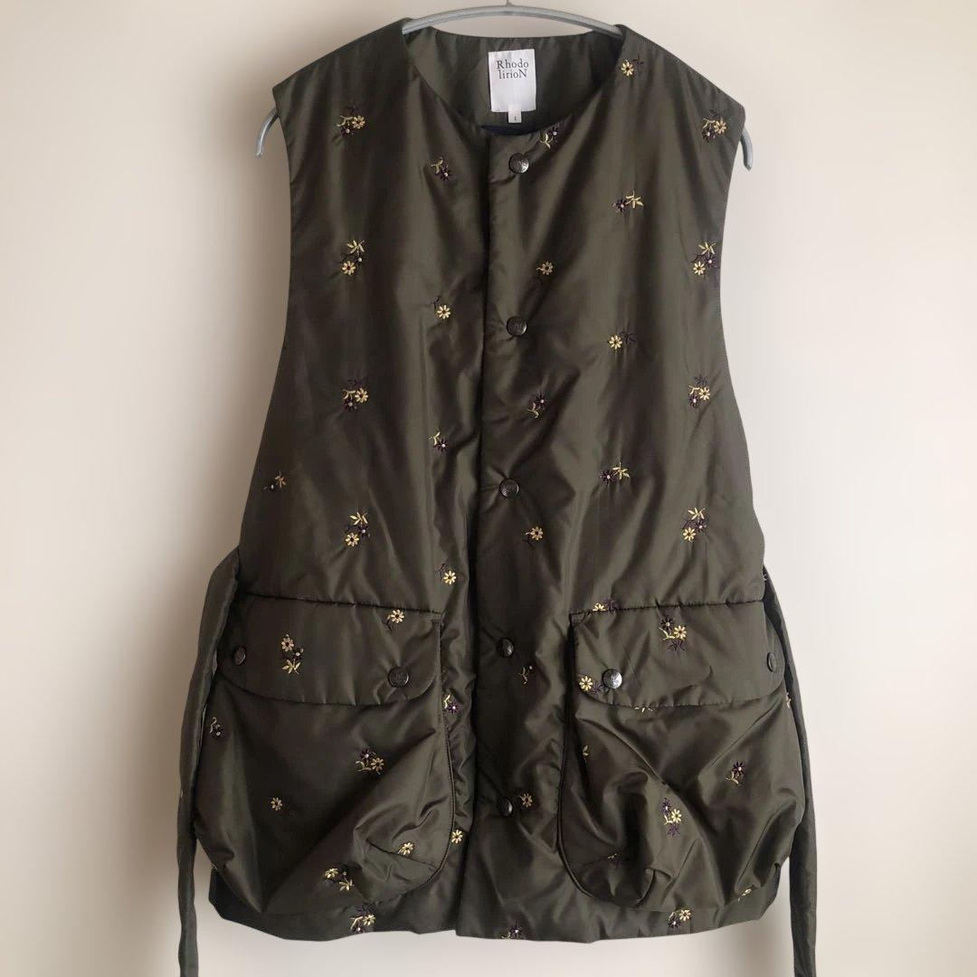 美品　2025 RhodolirioN ロドリリオン　中綿入ベスト　ジレ