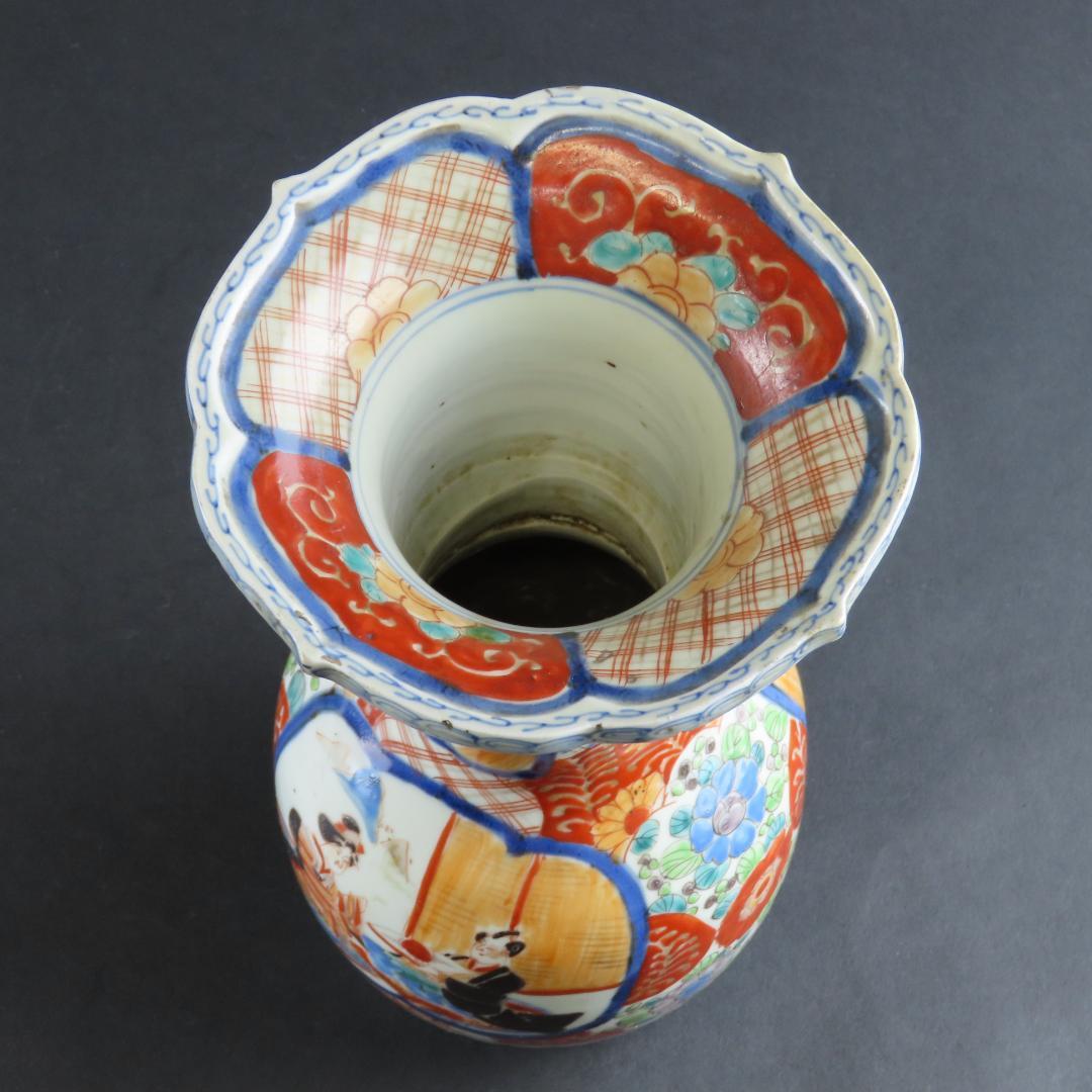 142 古伊万里 色絵 風俗図 花瓶 高さ27cm 再春亭新屋好銘 江戸時代