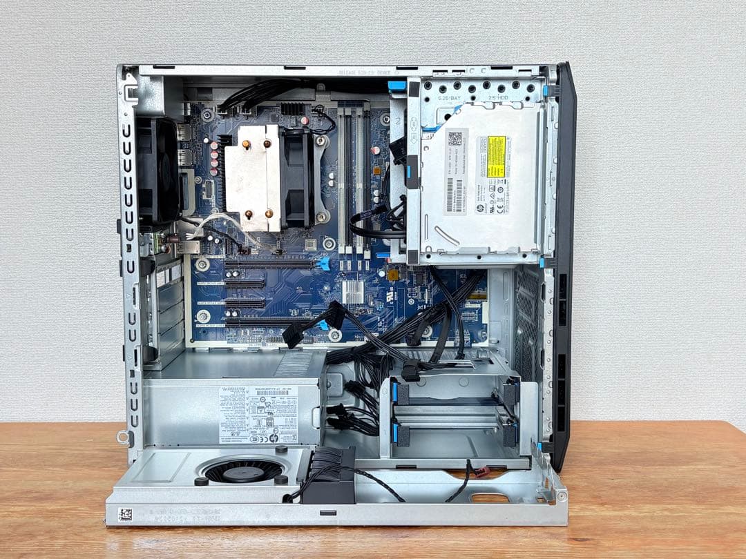 ベアボーン状態のHP Z2 Tower G5 （Xeon W-1250付き）