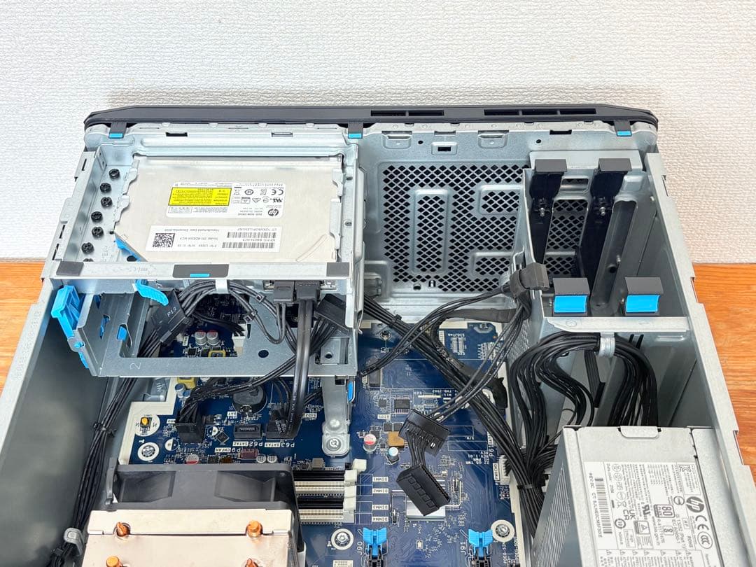 ベアボーン状態のHP Z2 Tower G5 （Xeon W-1250付き）