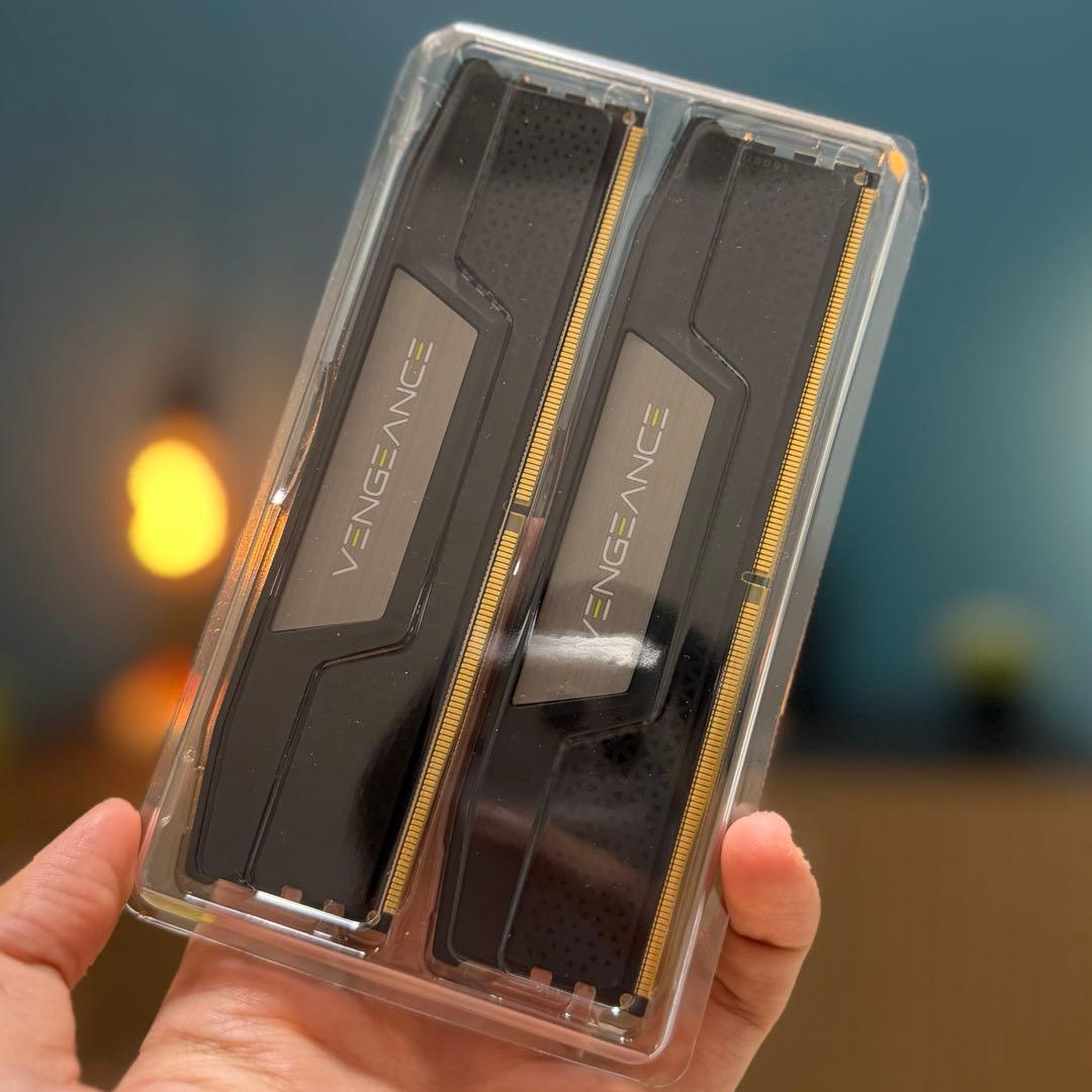 メモリー CORSAIR VENGEANCE DDR5 32GB 6200MHz