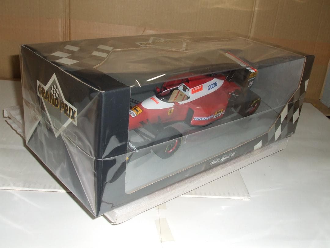 ミニチャンプス　１／１８　フェラーリ　F93A　＃２８　ベルガー　ノードライバー