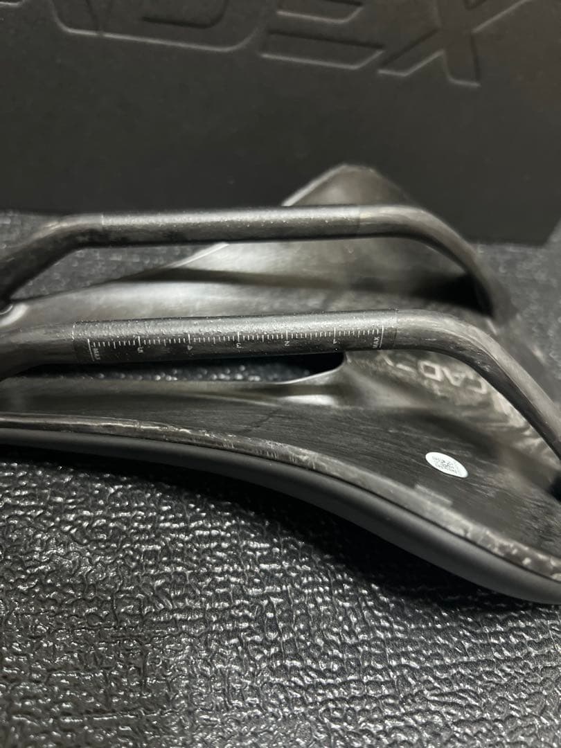 【新品】 CADEX AMP カーボンサドル 129g