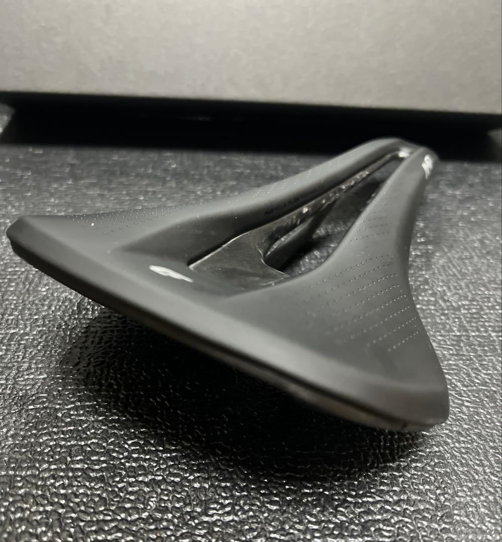 【新品】 CADEX AMP カーボンサドル 129g