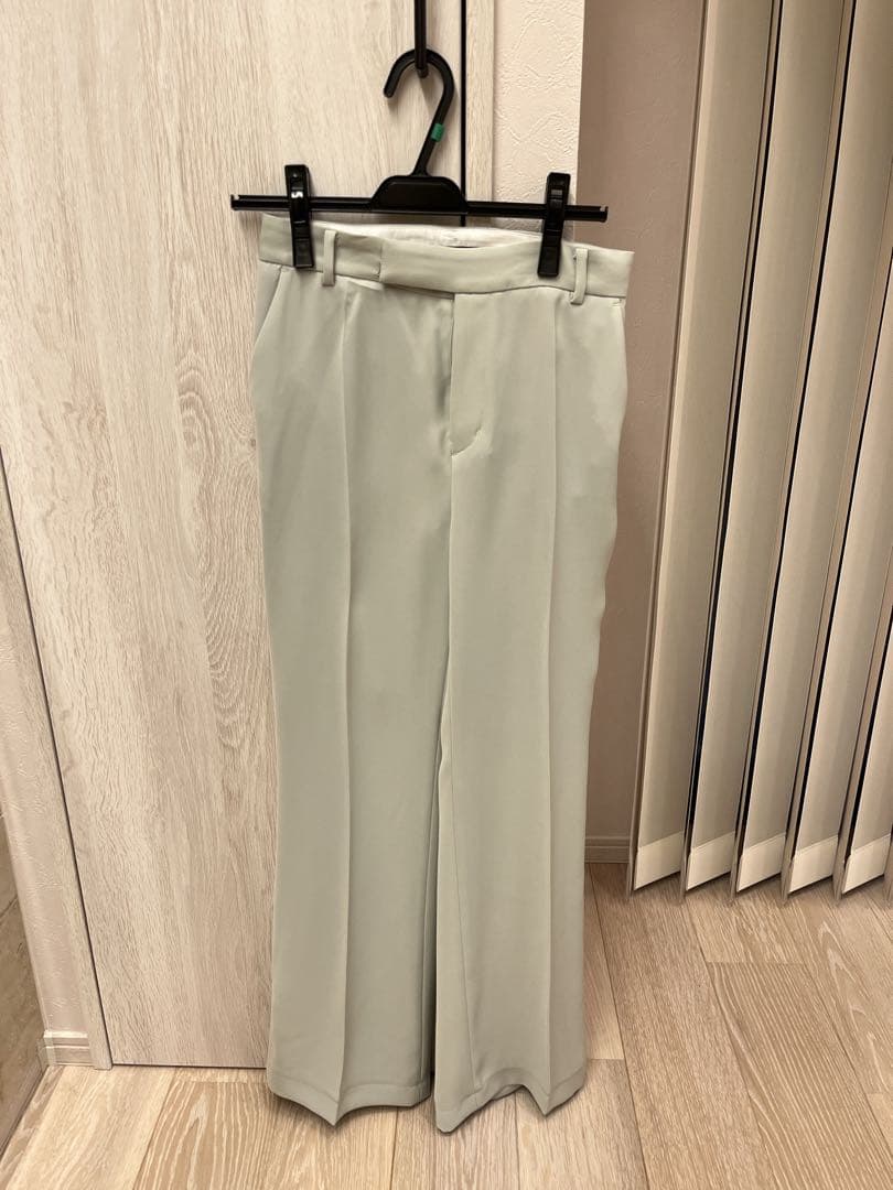 新品タグ付anuasフレアスリムテーパードパンツミント グリーンM ポリエステル