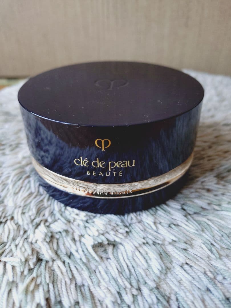 clé de peau フェイスパウダー 24g　ライト1 　1回使用　箱つき