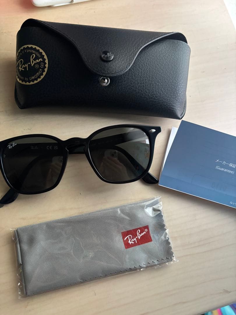 Ray-Ban RB4258Fブラック