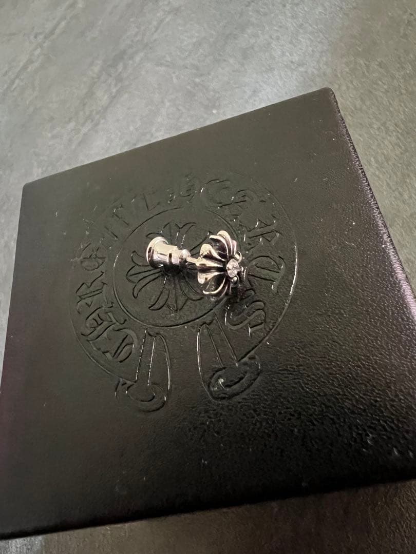 美品 クロムハーツ　CHプラススタッドピアスwithダイヤモンド