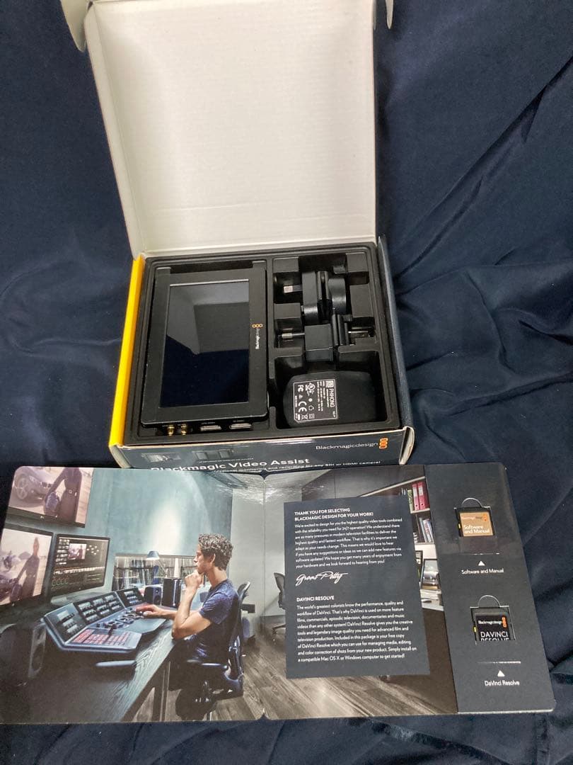 Blackmagic Video Assist 5インチフルHDモニター