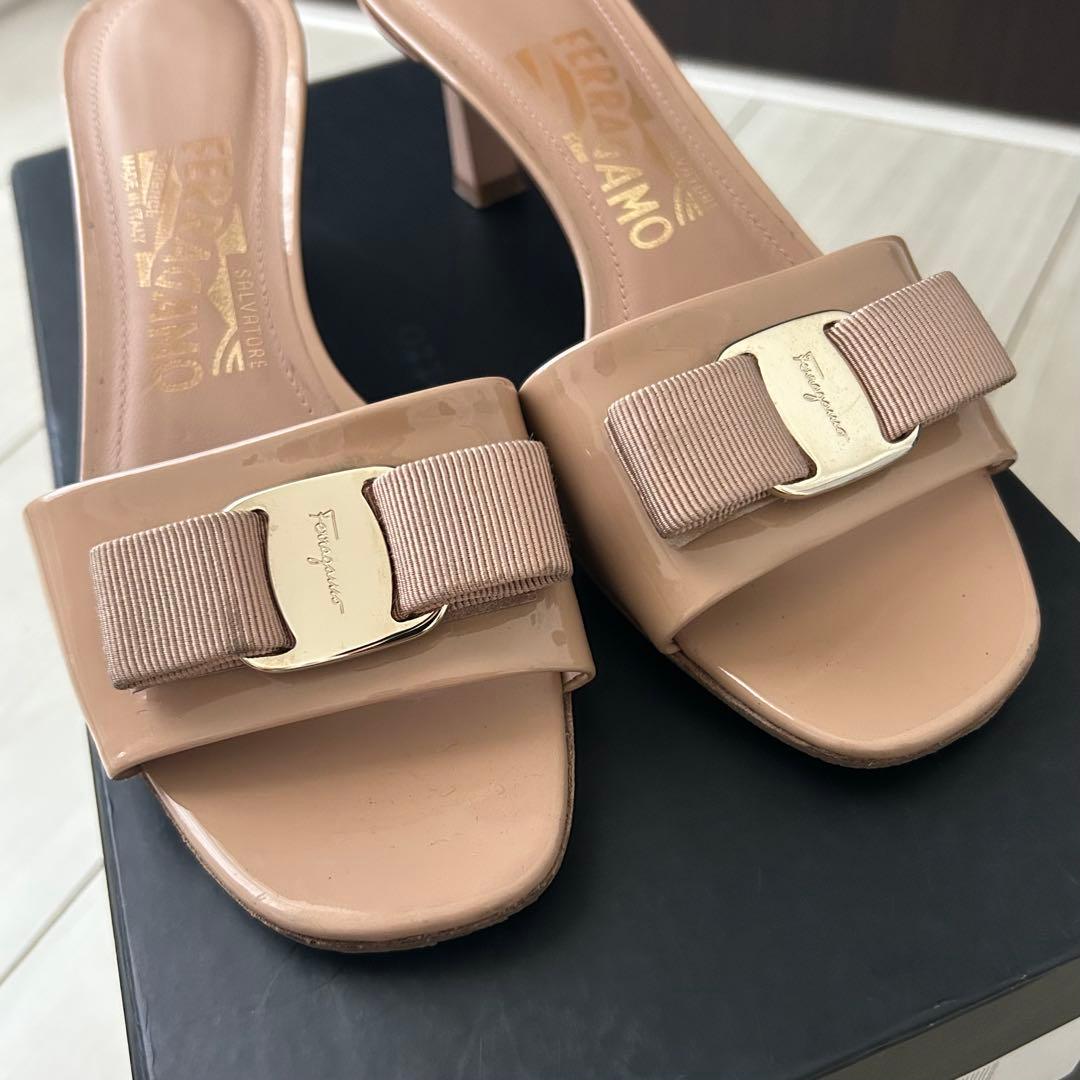 サルヴァトーレ フェラガモ サンダル ミュール ヴァラリボン 23cm