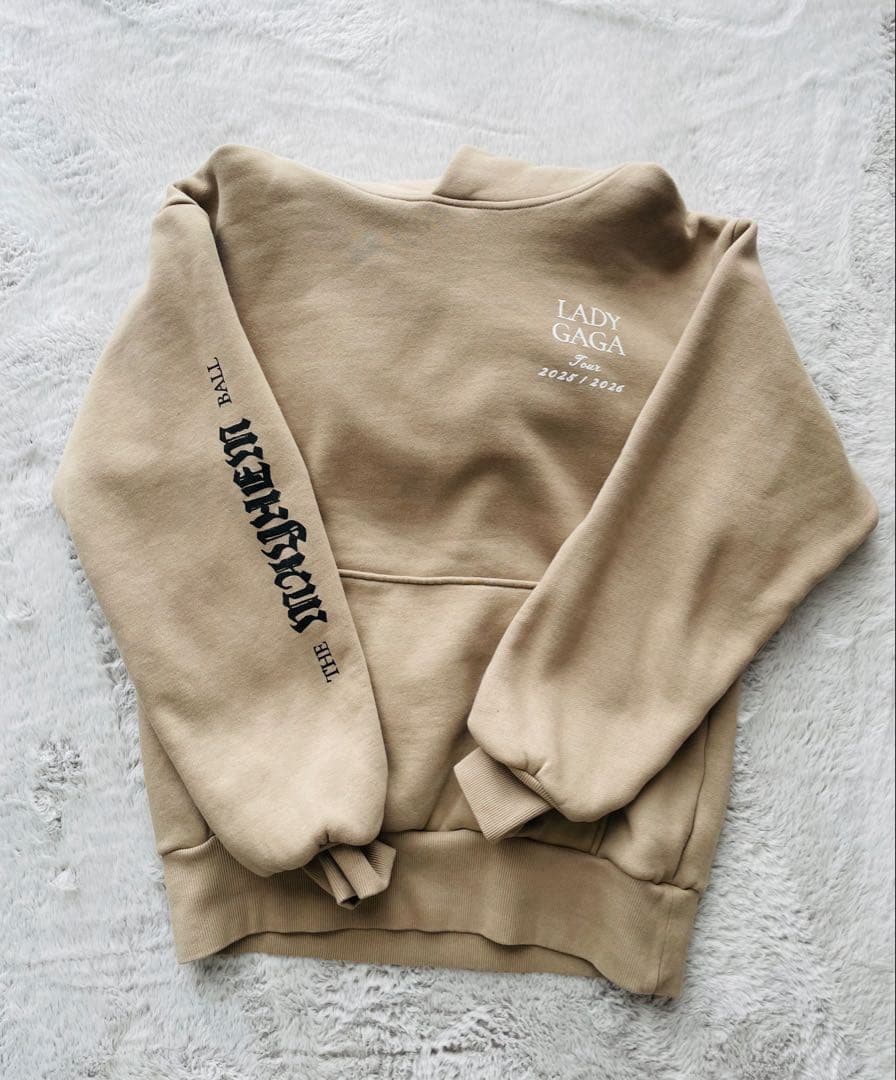 レディーガガ MAYHEM The Ball 公式グッズ パーカー ベージュ S