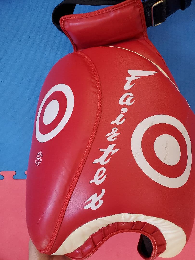 Fairtex 赤 ローキックパッド　右足のみ