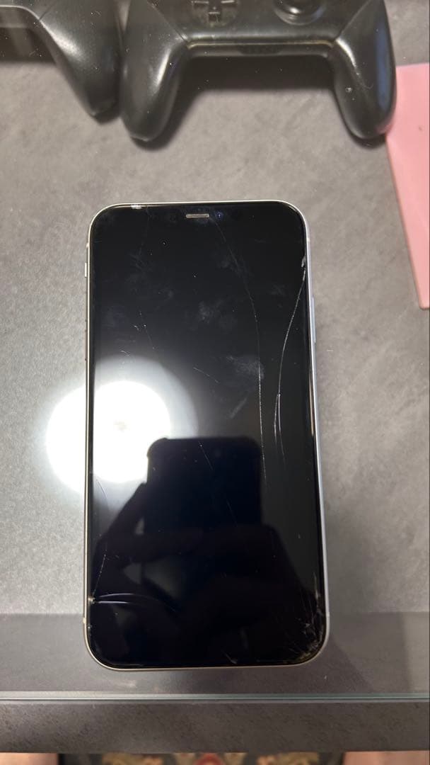 Apple iPhone 11 ホワイト 画面ひびあり