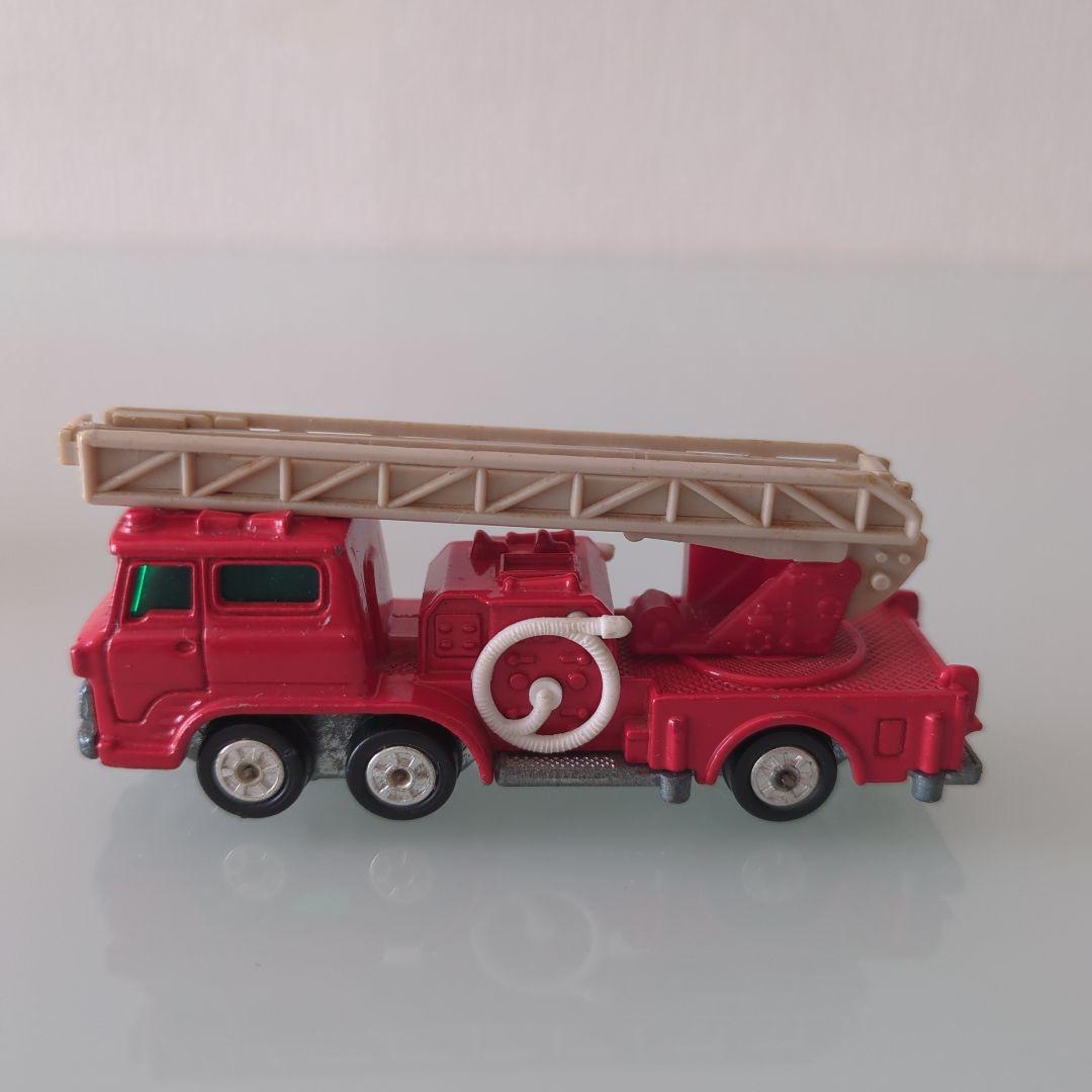 黒箱 トミカ 日野ハシゴ消防車