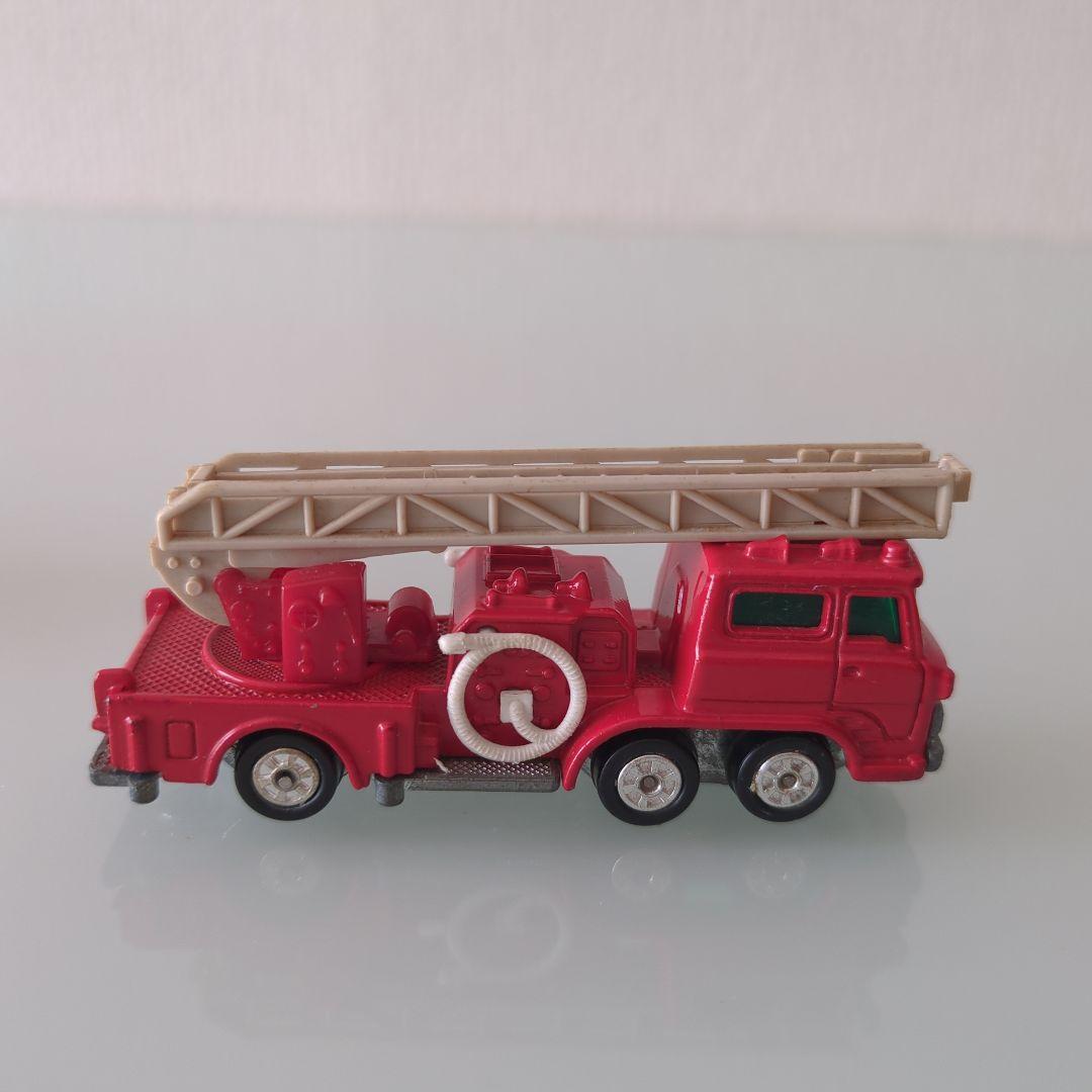 黒箱 トミカ 日野ハシゴ消防車